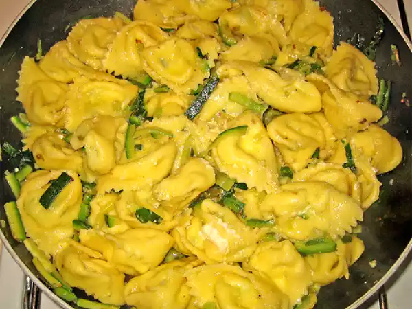 Ricetta Tortelli con robiola e zucchine con salsa ai fiori di zucca