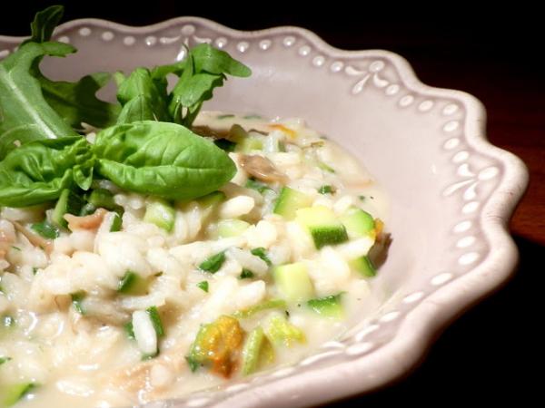 Risotto primaverile con zucchine, funghi, rucola e taleggio