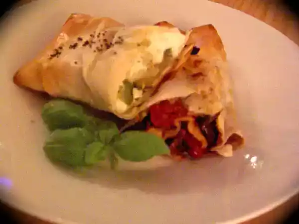 Ricetta Involtini di pasta fillo, peperoni rossi e feta