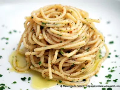 Ricetta Dal garum alla pasta: spaghetti alla chitarra con colatura di alici