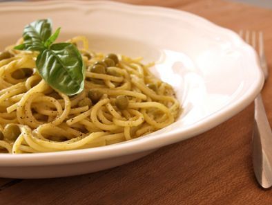 Ricetta Spaghetti con crema di piselli e basilico