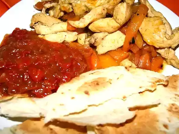 Ricetta Pollo con peperoni in salsa piccante
