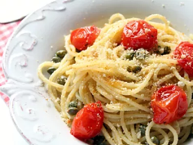 Ricetta Spaghetti con bottarga, capperi e pomodorini confit