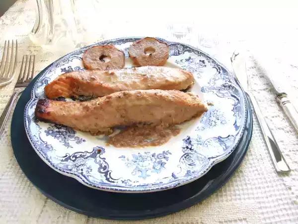 Ricetta Filetto di salmone con glassatura alla melagrana