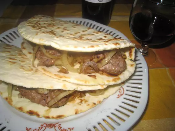 Ricetta Piadina salsiccia e cipolla