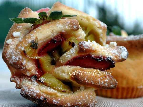 Ricetta Torta di rose fragole e kiwi