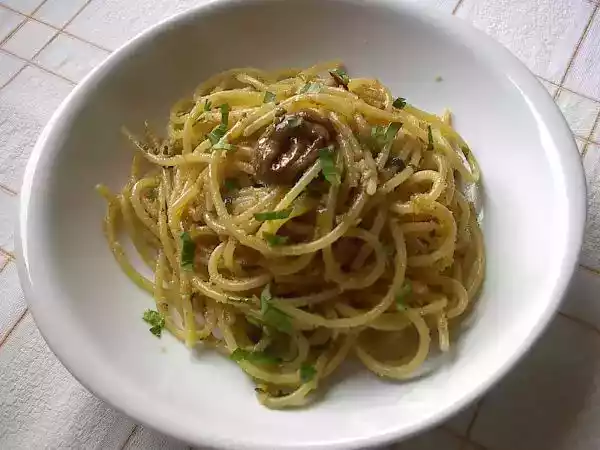 Ricetta Bucatini alle alici in salsa piccante