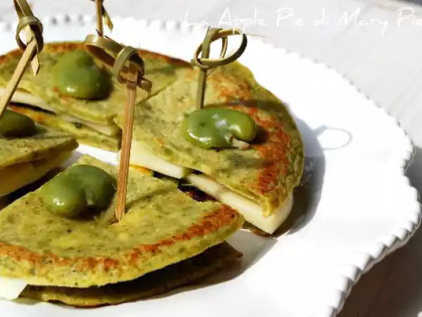 Ricetta Pancakes di fave con scamorza e zucchine