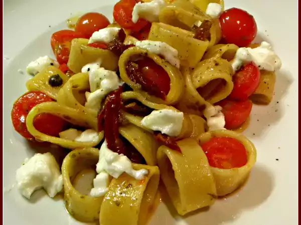Ricetta Calamarata con pomodori secchi, pachino e crescenza