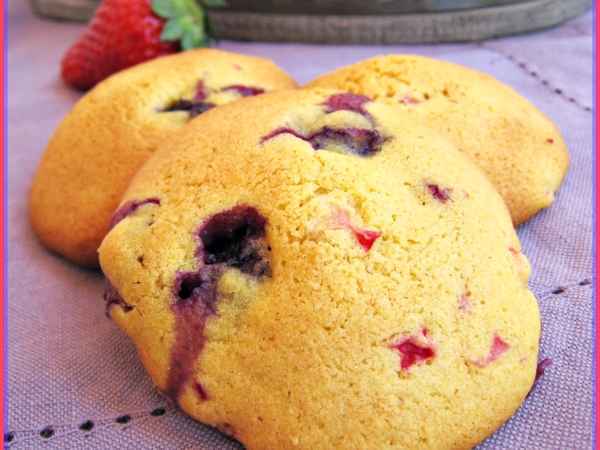 Ricetta Biscotti morbidi ai mirtilli e fragole