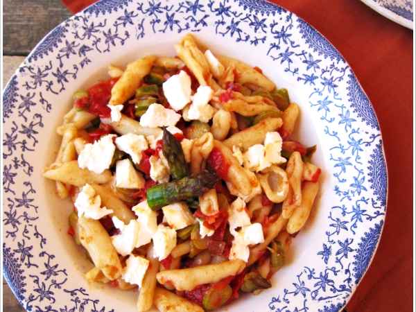 Ricetta Strascicati agli asparagi con salsiccia secca e bufala