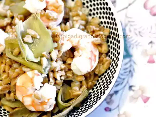 Ricetta Insalata di farro con carciofi e gamberi