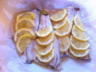Ricetta Filetti di branzino al microonde con limone e coriandolo
