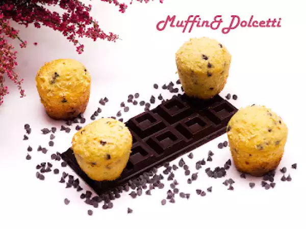 Ricetta Muffin con cocco, mandorle e gocce di cioccolata!