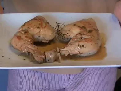 Ricetta Video ricetta pollo al vino bianco con battuto di aglio e prezzemolo