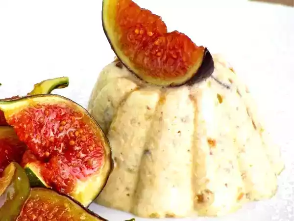 Ricetta Semifreddo alle noci con fichi caramellati
