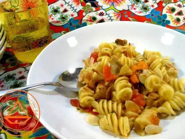 Ricetta Fusilloro alle capesante, pomodorini e mandorle tostate
