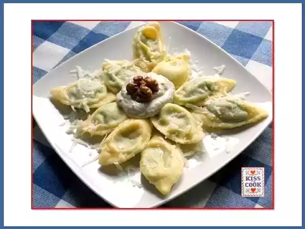 Ricetta Ravioli di ricotta e spinaci con salsa alle noci e yogurt