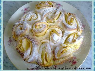 Ricetta La torta di rose di pasta brioche con crema pasticcera e profumo di mele e cannella