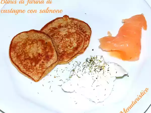 Ricetta Blinis alla farina di castagne con salmone affumicato