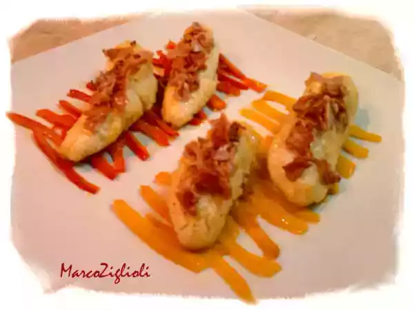 Ricetta Code di rana pescatrice alla porchetta su dolce letto di peperoni