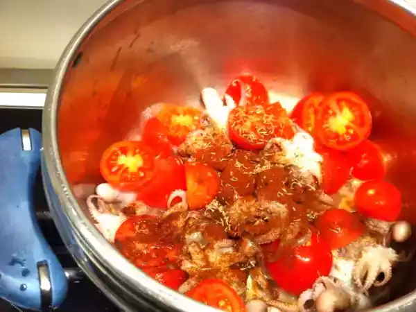 Ricetta Polipetti affogati con patate, paprika e pomodorini