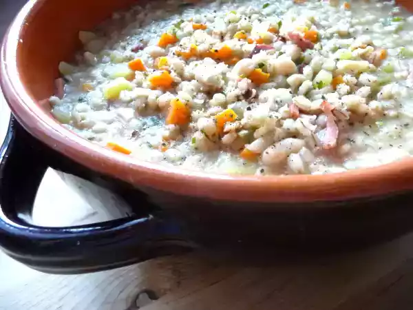 Ricetta Zuppa di orzo, fagioli e speck
