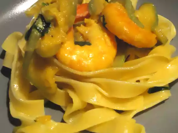 Ricetta Fettuccine mazzancolle e zucchine