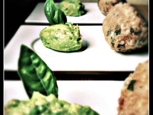 Ricetta Quenelle di quinoa al pesto con crema di avocado