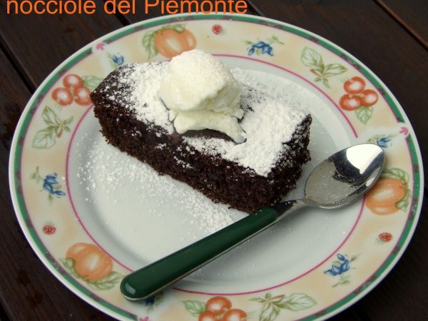 Ricetta Torta di grano saraceno, cioccolato fondente e nocciole piemonte