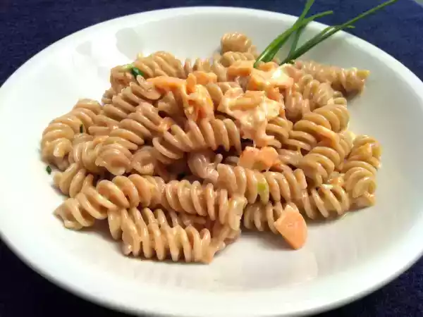 Ricetta Fusilli al farro con pompelmo rosa e salmone