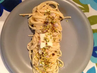 Ricetta Spaghetti pesto di pistacchio e lardo e taleggio