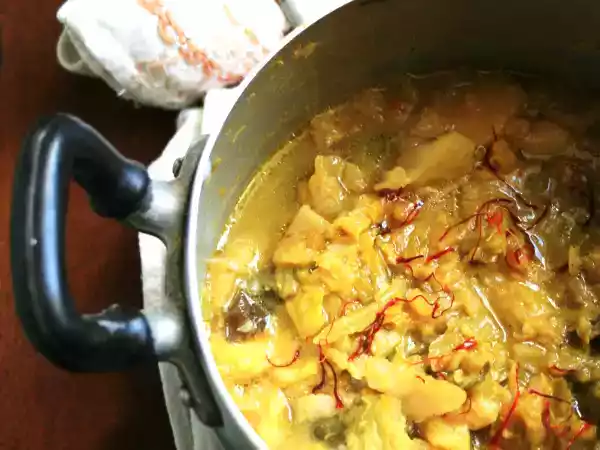 Ricetta Zuppa di cavolo verza e patate novelle allo zafferano