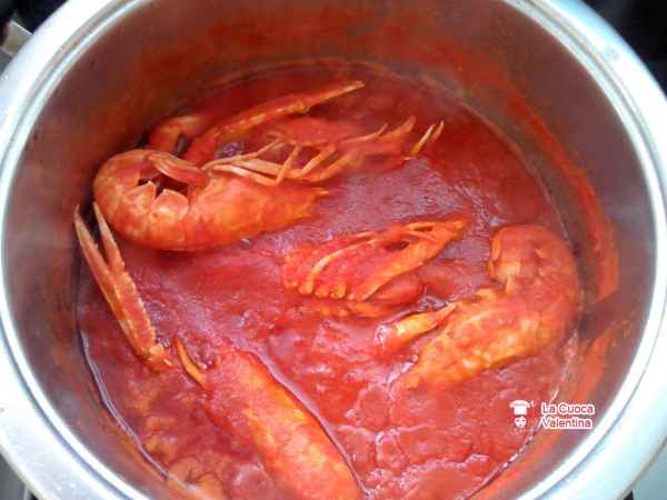 Ricetta Sugo di pomodoro con scampi