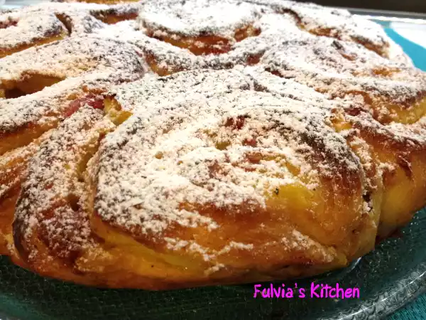 Ricetta Torta di rose con crema pasticcera e fragole