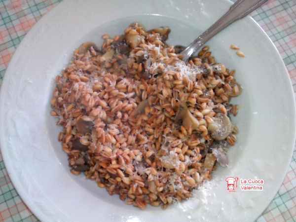 Ricetta Zuppa di farro con funghi champignon