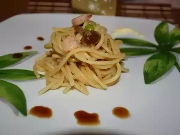 Ricetta Spaghetti piselli, funghi e gamberetti