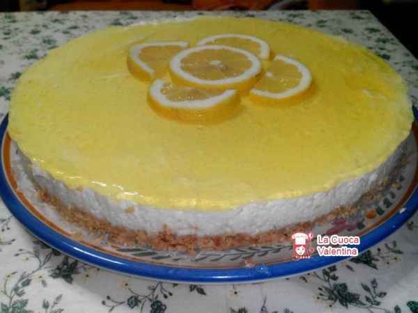 Ricetta Torta con fondo biscottato farcita con panna e gelatina al limone