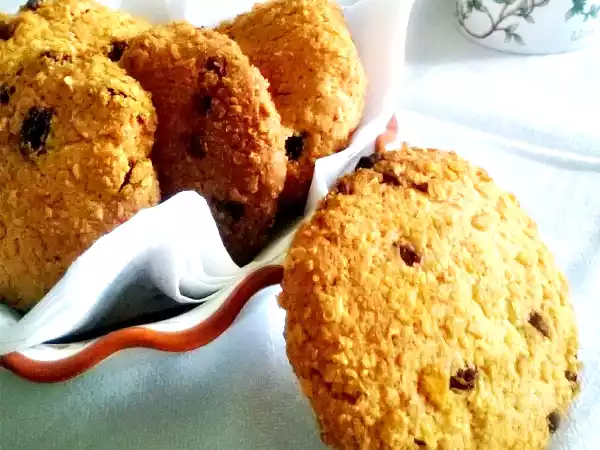 Ricetta Biscotti impanati con uvetta e cioccolato