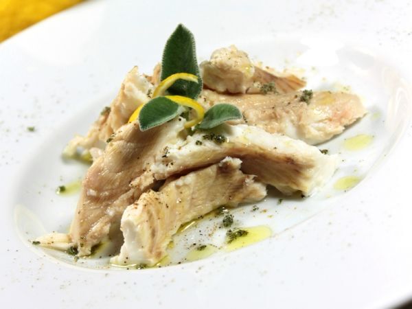 Ricetta Pesce nocciolino o spinarolo in insalata al profumo di salvia e limone