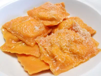 Ricetta Ravioli rossi di porri, ricotta e formaggio