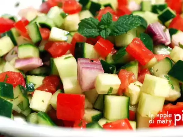 Ricetta Insalata persiana di cetriolo, pomodoro, cipolla rossa e menta (salad e shirazi)