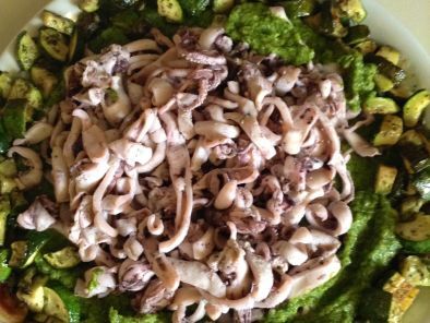 Ricetta Sfilacci di calamari pesto di rucola e zucchine