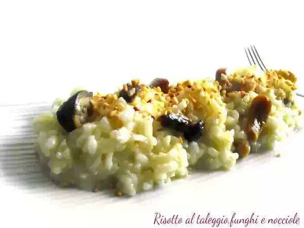 Ricetta Risotto al taleggio, funghi e nocciole