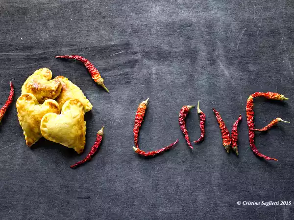 Ricetta Cuori di brisée con ricotta e olive verdi piccanti