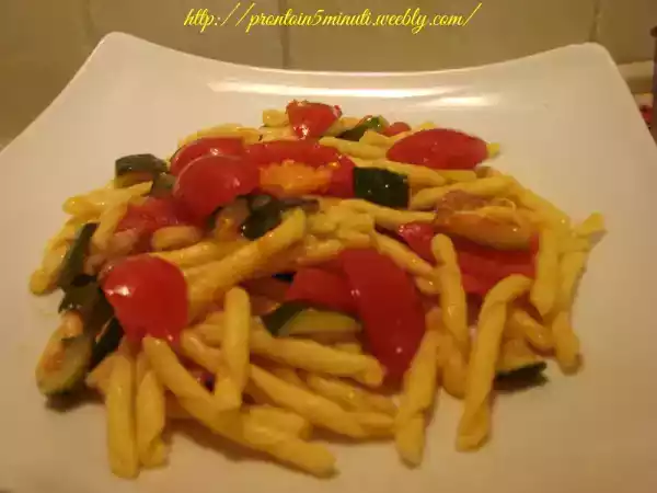 Ricetta Strozzapreti salsicce e zucchine