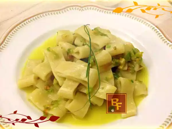 Ricetta Calamarata con fiori di zucca e caciocavallo