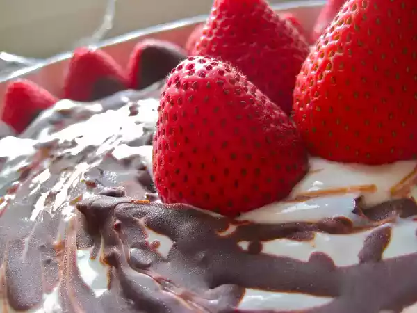 Ricetta Coppa di yogurt, fragole e nutella