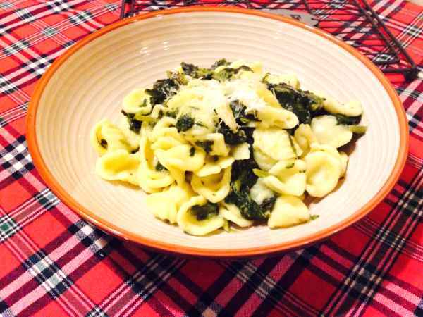 Orecchiette con cime di rapa e provola