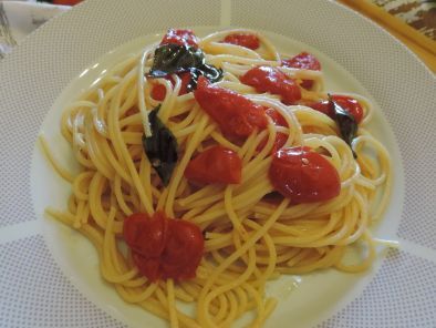Ricetta Spaghetti con datterini e basilico